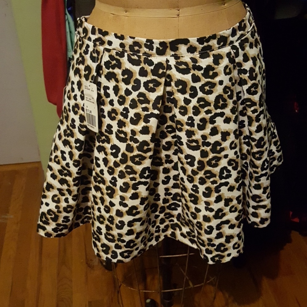 Forever 21 Leopard Skirt Size 29 NWT